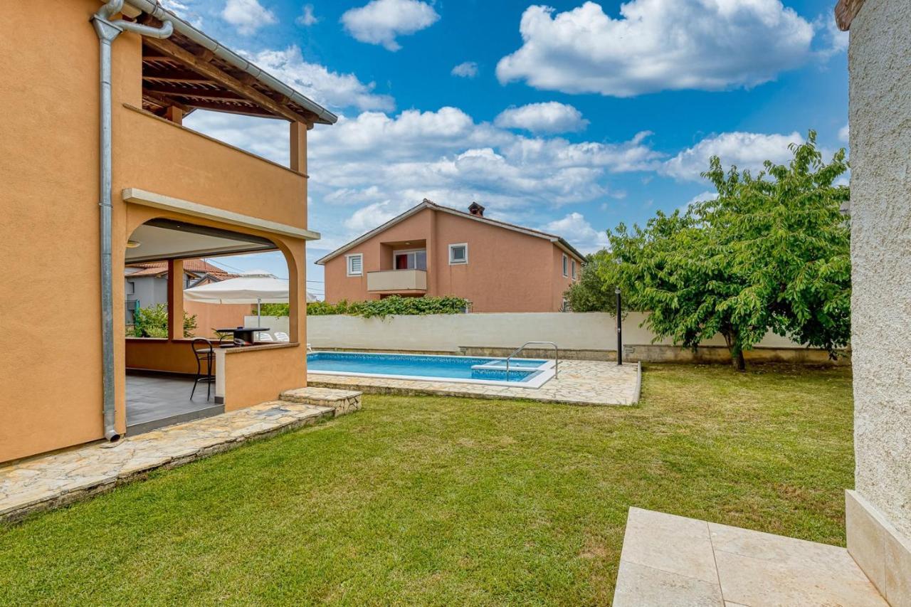 Emanuela With Private Pool Apartment Loborika Exterior photo