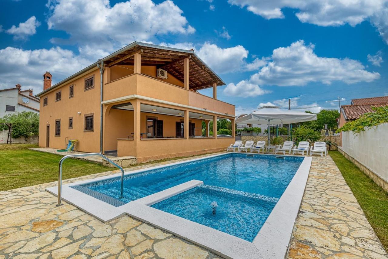 Emanuela With Private Pool Apartment Loborika Exterior photo