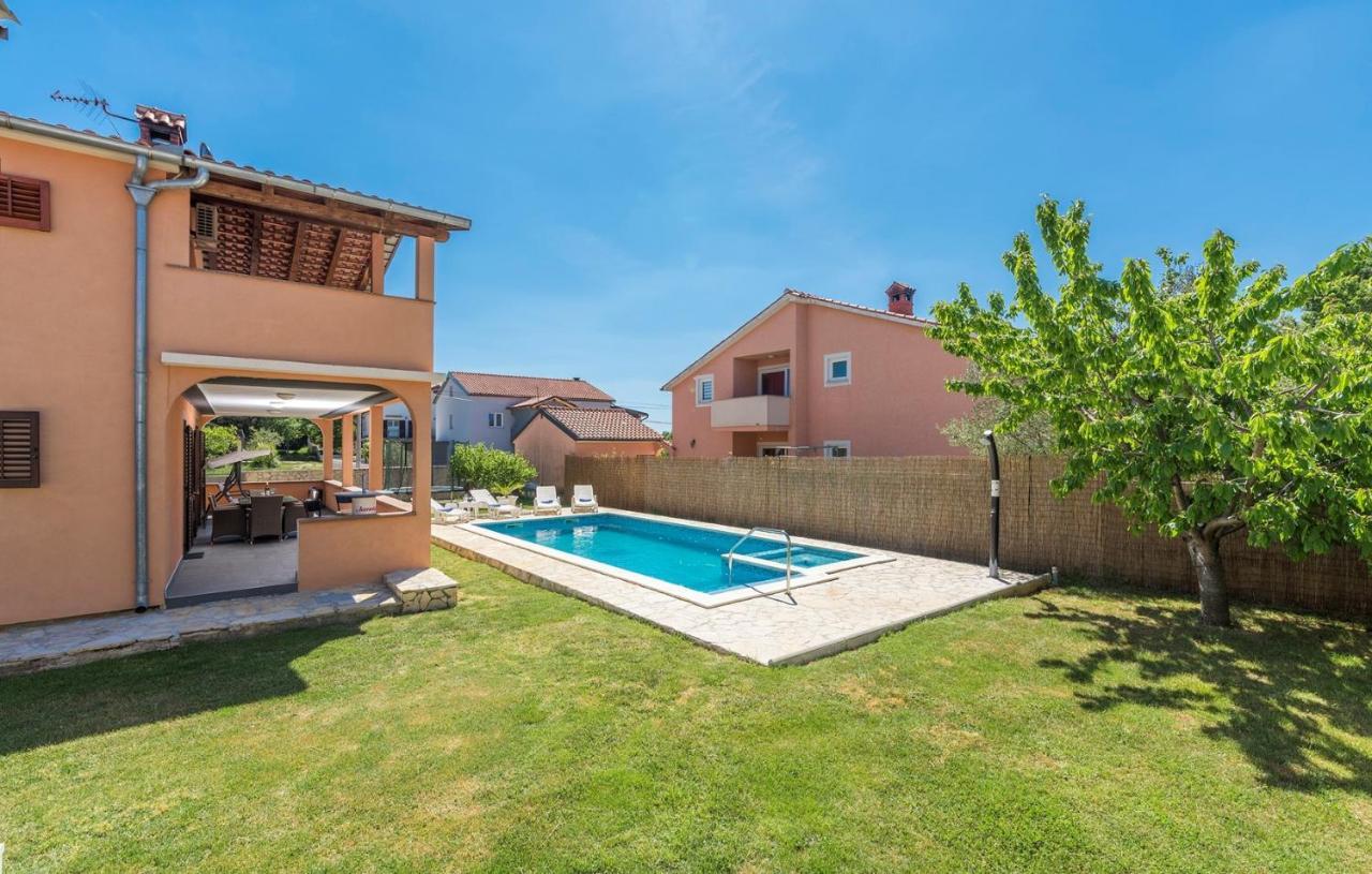 Emanuela With Private Pool Apartment Loborika Exterior photo